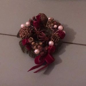 Vintage Avon Potpourri Wreath Pin